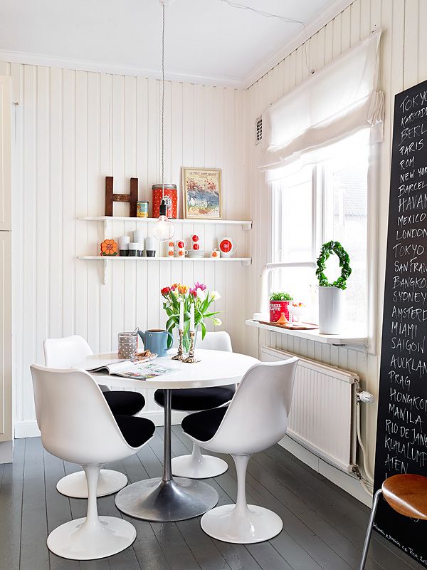 Tulip table and tulip chairs