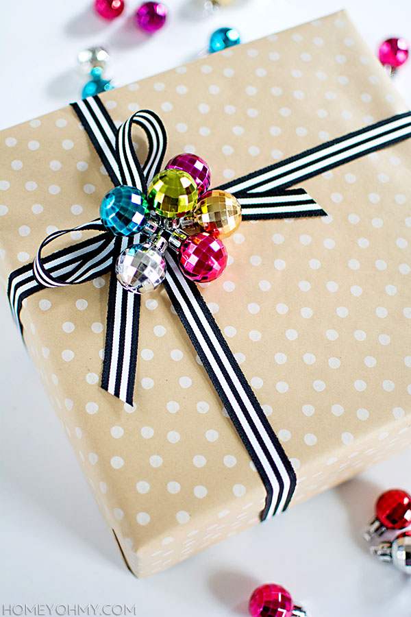 Gift Wrap Inspiration: Pinwheel Gift Topper