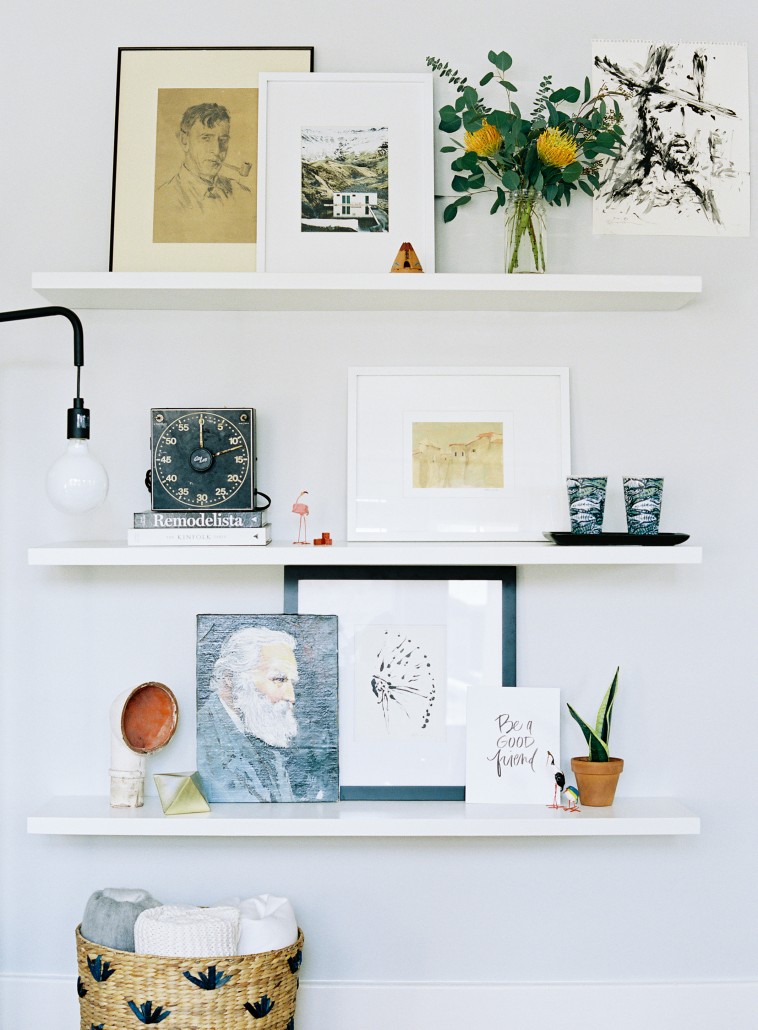 how to style floating shelves