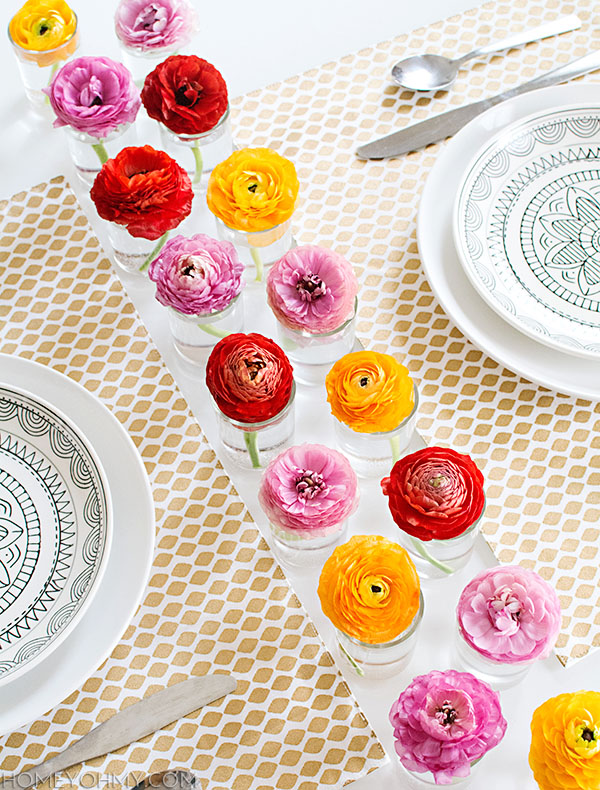 Simple Spring table with ranunculus