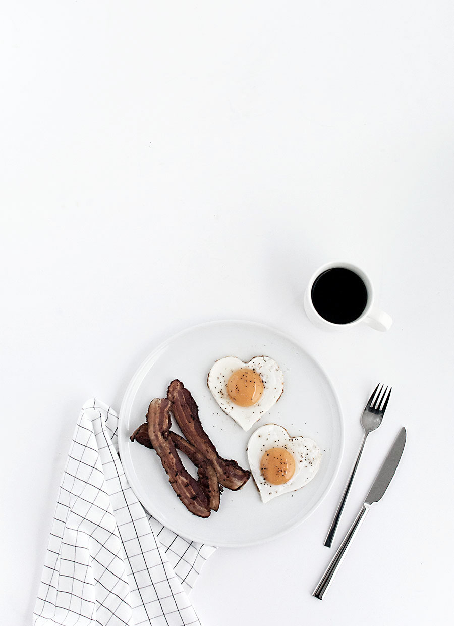 DIY-heart-shaped-eggs