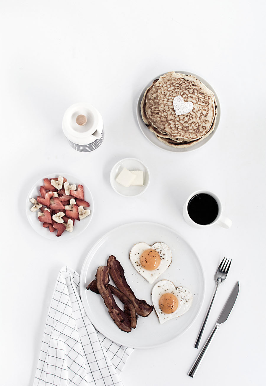 heart-shaped-breakfast