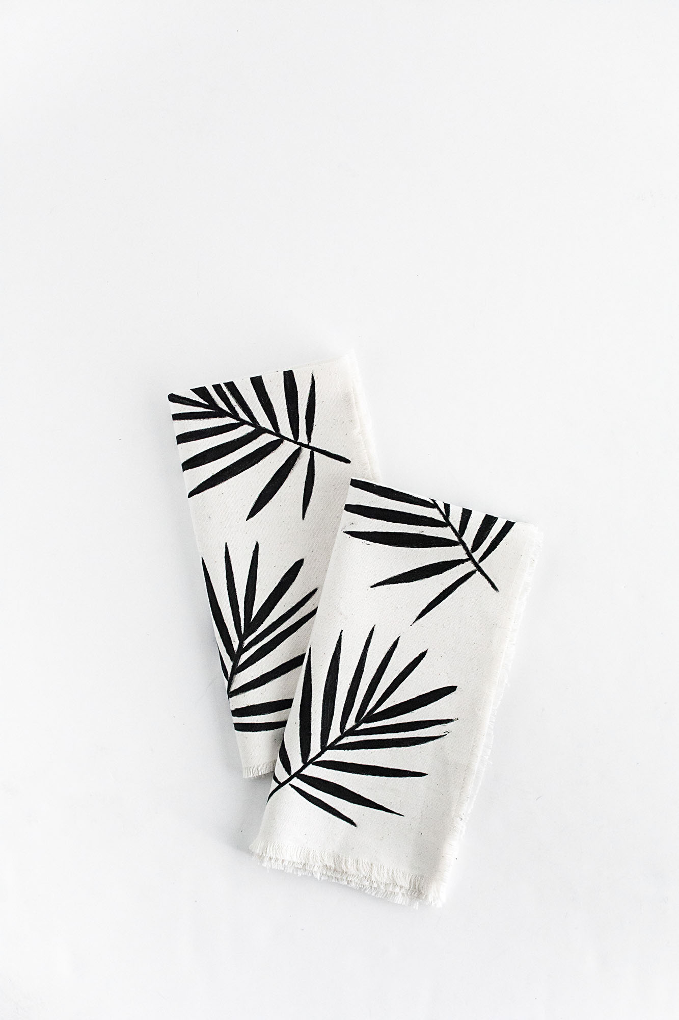 DIY-Palm Leaf Napkins