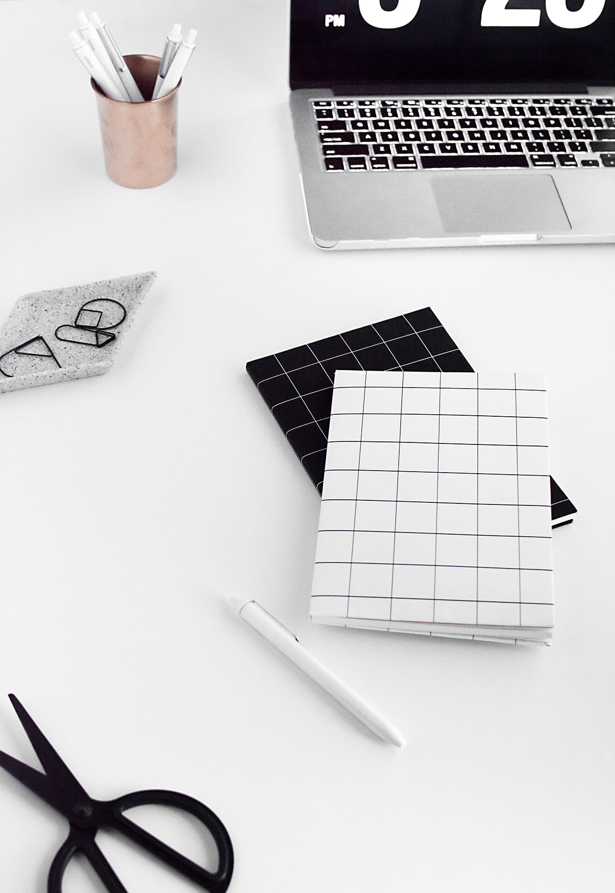 diy-black-and-white-grid-notebook-cover-free-printable