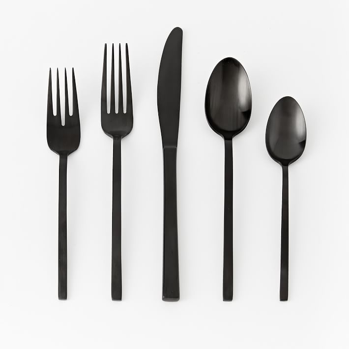 https://www.homeyohmy.com/wp-content/uploads/2016/09/black-flatware.jpg