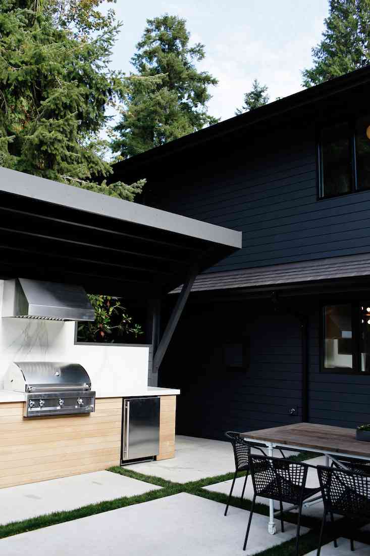 black-home-minimalist-outdoors