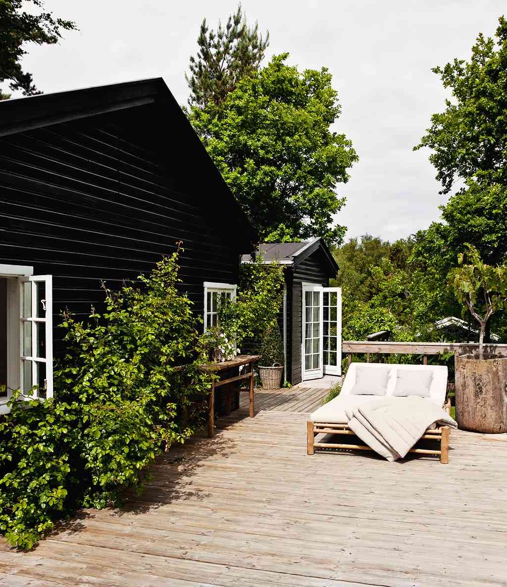 black-summer-cottage