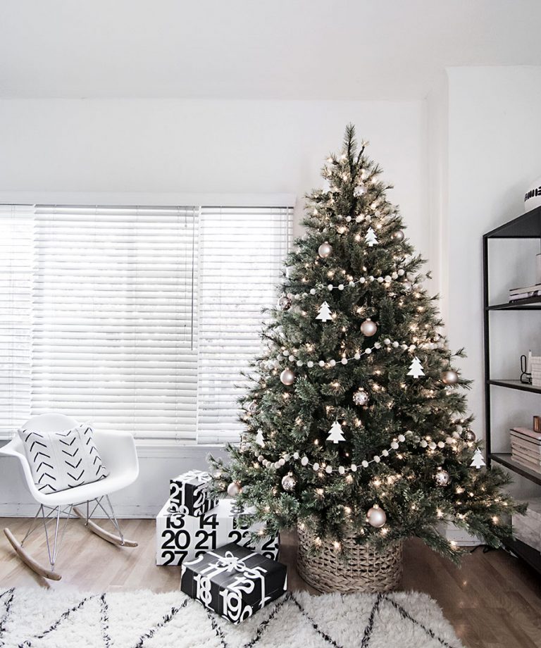 Minimal Scandinavian Christmas Tree - Homey Oh My