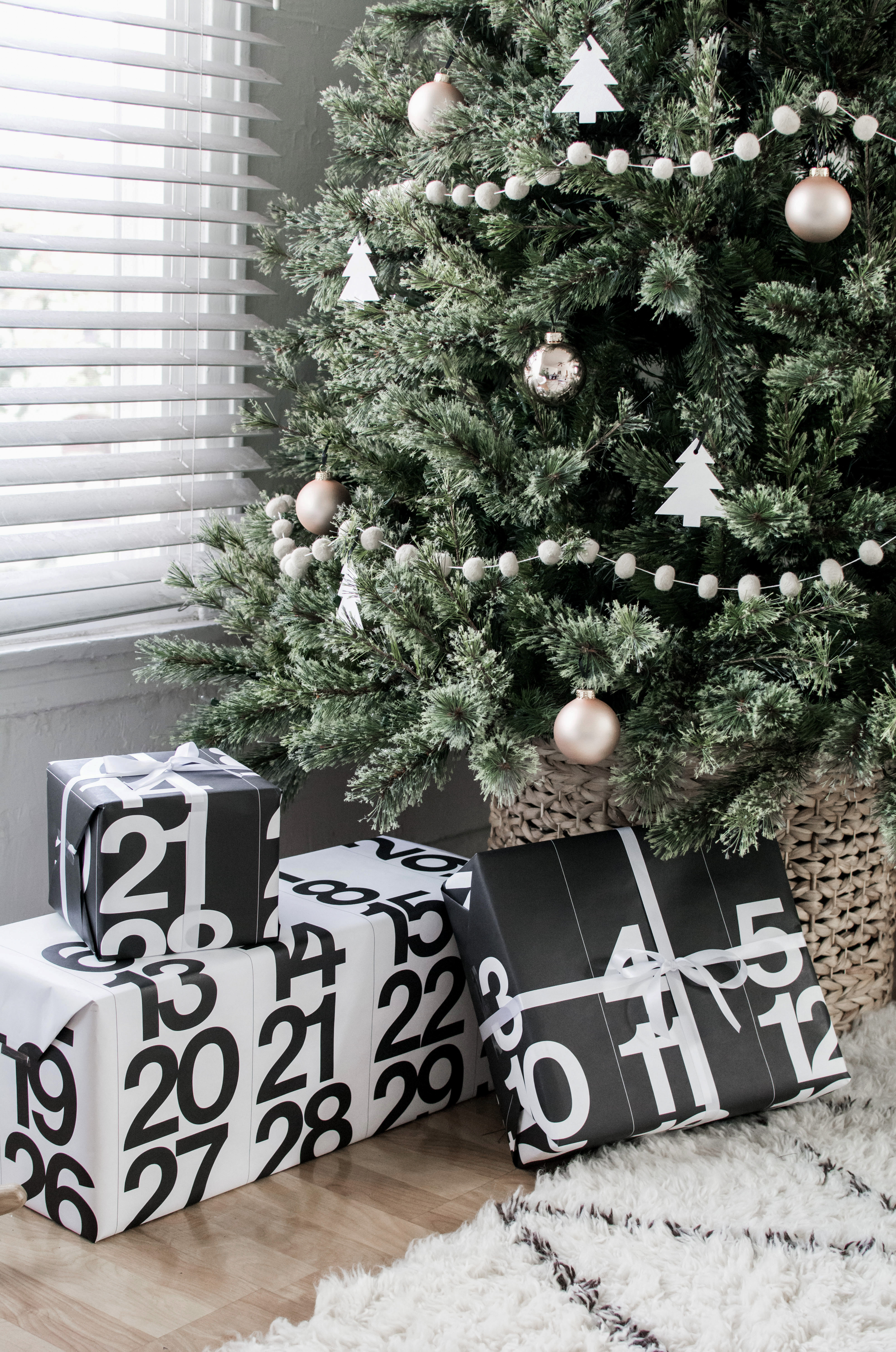 Minimal Scandinavian Christmas Tree - AboutDecorationBlog