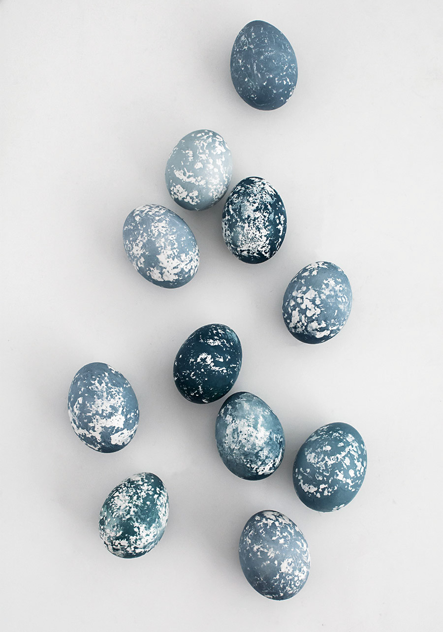 Картинка с сайта https://www.homeyohmy.com/diy-naturally-dyed-speckled-easter-eggs/