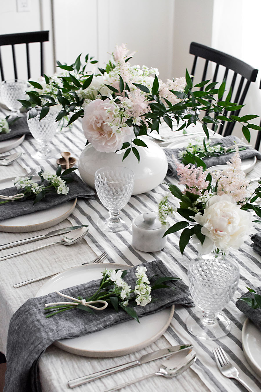 spring table 4 - Homey Oh My