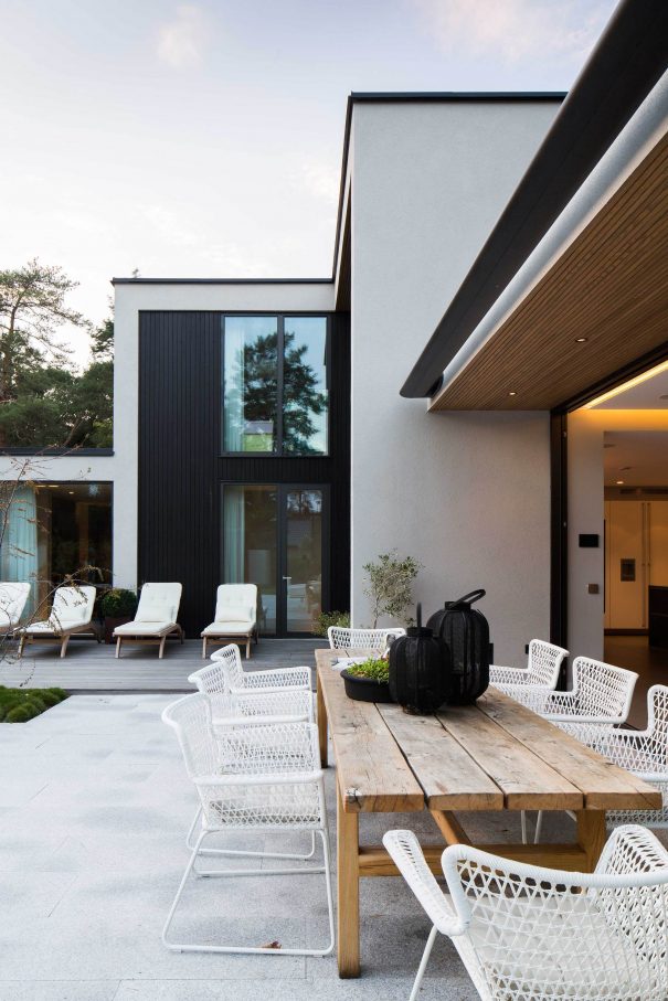 17 Modern Outdoor Spaces