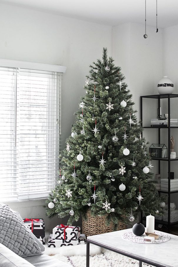 Modern Minimal Christmas Tree - Homey Oh My