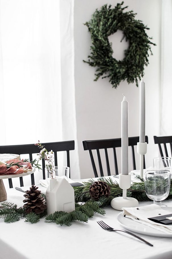 Easy Ways to Set a Festive Holiday Table - Homey Oh My